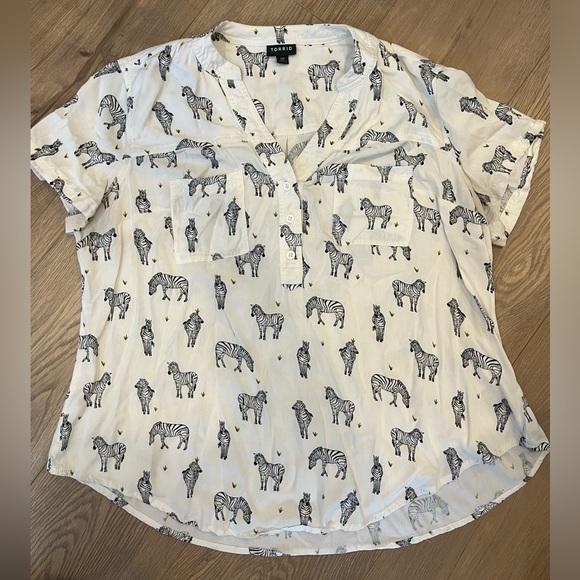 Fun Zebra button down top - Picture 1 of 9